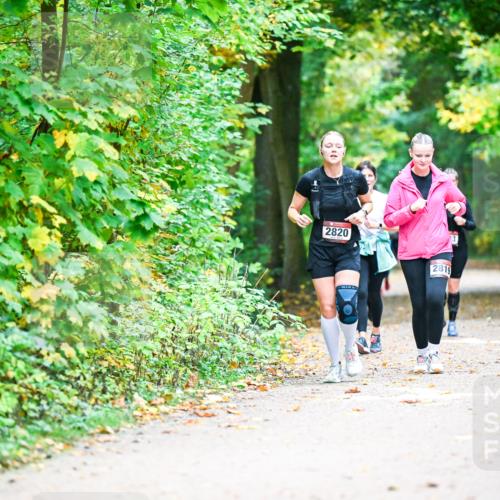 12.10.2025 - Bramfelder Halbmarathon 2025 Dr. Thomas Lammeyer http://msf.ph/oto/9343668 12.10.2025 09:59:23 Laufen 2820, 2819 meine-sportfotos.de