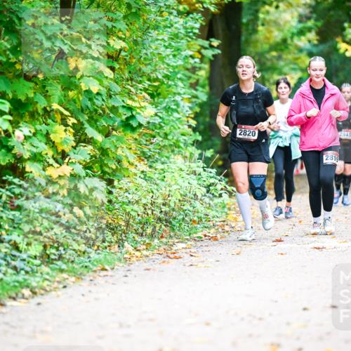 12.10.2025 - Bramfelder Halbmarathon 2025 Dr. Thomas Lammeyer http://msf.ph/oto/9343670 12.10.2025 09:59:24 Laufen 2820, 2819, 2943 meine-sportfotos.de