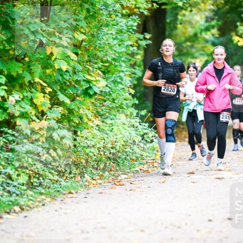 12.10.2025 - Bramfelder Halbmarathon 2025 Dr. Thomas Lammeyer http://msf.ph/oto/9343672 12.10.2025 09:59:24 Laufen 2820, 2819, 2941 meine-sportfotos.de