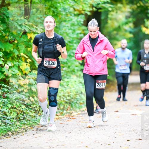 12.10.2025 - Bramfelder Halbmarathon 2025 Dr. Thomas Lammeyer http://msf.ph/oto/9343688 12.10.2025 09:59:28 Laufen 2820, 2819, 181 meine-sportfotos.de