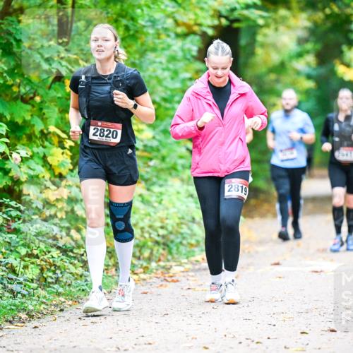 12.10.2025 - Bramfelder Halbmarathon 2025 Dr. Thomas Lammeyer http://msf.ph/oto/9343689 12.10.2025 09:59:28 Laufen 2820, 2819, 2043 meine-sportfotos.de