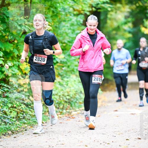 12.10.2025 - Bramfelder Halbmarathon 2025 Dr. Thomas Lammeyer http://msf.ph/oto/9343690 12.10.2025 09:59:28 Laufen 2820, 2819, 3645 meine-sportfotos.de