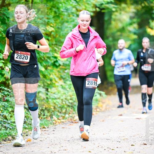 12.10.2025 - Bramfelder Halbmarathon 2025 Dr. Thomas Lammeyer http://msf.ph/oto/9343692 12.10.2025 09:59:29 Laufen 2820, 2819, 2042 meine-sportfotos.de