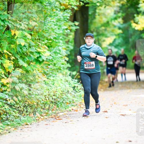 12.10.2025 - Bramfelder Halbmarathon 2025 Dr. Thomas Lammeyer http://msf.ph/oto/9343757 12.10.2025 10:00:11 Laufen 2868 meine-sportfotos.de
