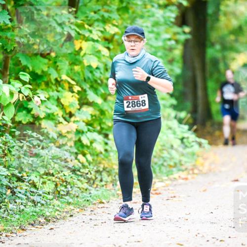 12.10.2025 - Bramfelder Halbmarathon 2025 Dr. Thomas Lammeyer http://msf.ph/oto/9343777 12.10.2025 10:00:14 Laufen 32, 2868 meine-sportfotos.de