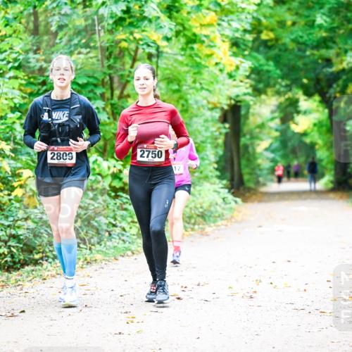 12.10.2025 - Bramfelder Halbmarathon 2025 Dr. Thomas Lammeyer http://msf.ph/oto/9343828 12.10.2025 10:00:33 Laufen 2809, 2750, 12 meine-sportfotos.de