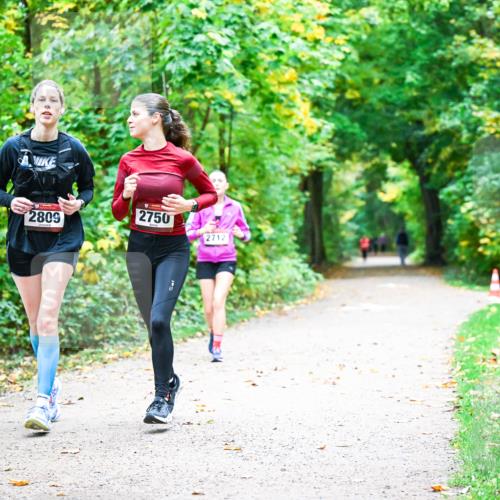 12.10.2025 - Bramfelder Halbmarathon 2025 Dr. Thomas Lammeyer http://msf.ph/oto/9343834 12.10.2025 10:00:34 Laufen 2809, 2750, 2712 meine-sportfotos.de