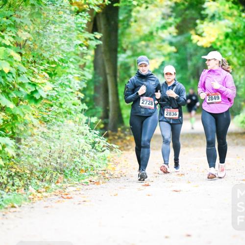 12.10.2025 - Bramfelder Halbmarathon 2025 Dr. Thomas Lammeyer http://msf.ph/oto/9343881 12.10.2025 10:01:16 Laufen 2728, 2836, 2849 meine-sportfotos.de
