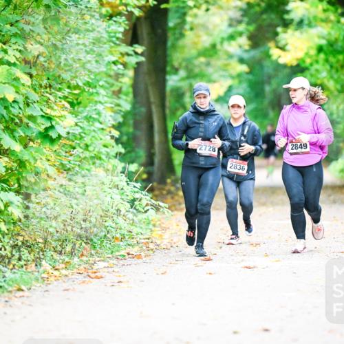 12.10.2025 - Bramfelder Halbmarathon 2025 Dr. Thomas Lammeyer http://msf.ph/oto/9343882 12.10.2025 10:01:16 Laufen 2728, 2836, 2849 meine-sportfotos.de