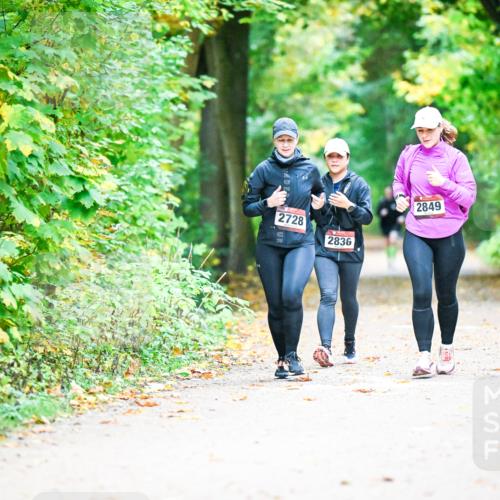 12.10.2025 - Bramfelder Halbmarathon 2025 Dr. Thomas Lammeyer http://msf.ph/oto/9343886 12.10.2025 10:01:16 Laufen 2728, 2836, 2849 meine-sportfotos.de