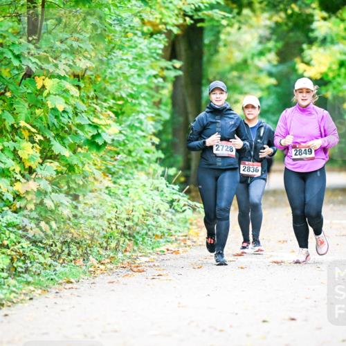 12.10.2025 - Bramfelder Halbmarathon 2025 Dr. Thomas Lammeyer http://msf.ph/oto/9343893 12.10.2025 10:01:17 Laufen 2728, 2849, 20, 2836 meine-sportfotos.de