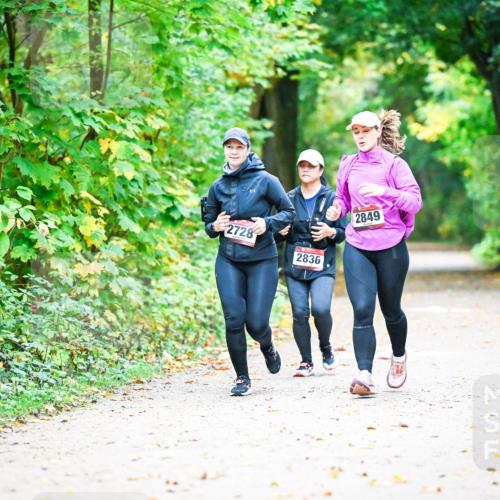 12.10.2025 - Bramfelder Halbmarathon 2025 Dr. Thomas Lammeyer http://msf.ph/oto/9343904 12.10.2025 10:01:19 Laufen 2728, 2836, 2849 meine-sportfotos.de