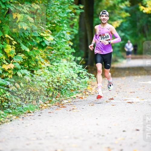 12.10.2025 - Bramfelder Halbmarathon 2025 Dr. Thomas Lammeyer http://msf.ph/oto/9343983 12.10.2025 10:01:54 Laufen 2640 meine-sportfotos.de