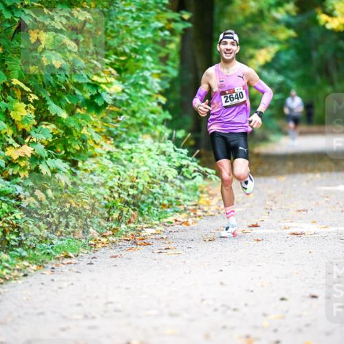12.10.2025 - Bramfelder Halbmarathon 2025 Dr. Thomas Lammeyer http://msf.ph/oto/9343984 12.10.2025 10:01:54 Laufen 819, 2640 meine-sportfotos.de
