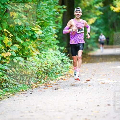 12.10.2025 - Bramfelder Halbmarathon 2025 Dr. Thomas Lammeyer http://msf.ph/oto/9343985 12.10.2025 10:01:54 Laufen 2640 meine-sportfotos.de