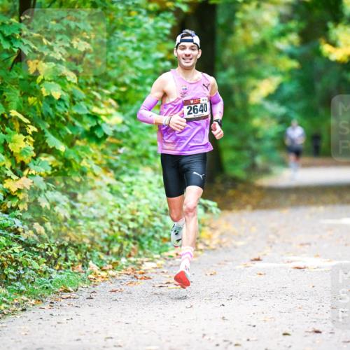 12.10.2025 - Bramfelder Halbmarathon 2025 Dr. Thomas Lammeyer http://msf.ph/oto/9343990 12.10.2025 10:01:55 Laufen 2640 meine-sportfotos.de