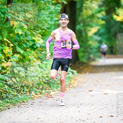 12.10.2025 - Bramfelder Halbmarathon 2025 Dr. Thomas Lammeyer http://msf.ph/oto/9343991 12.10.2025 10:01:55 Laufen 260 meine-sportfotos.de