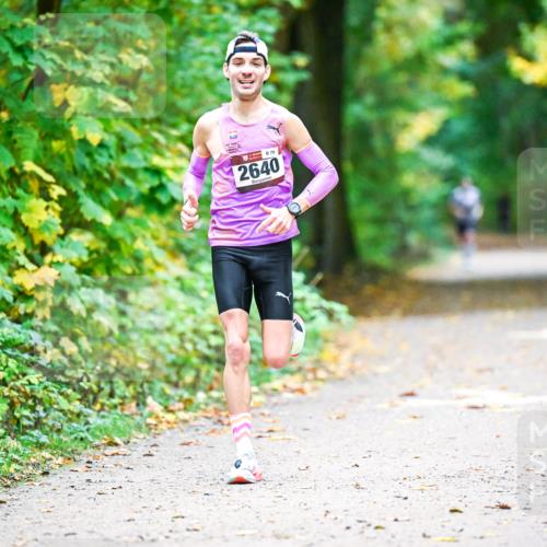 12.10.2025 - Bramfelder Halbmarathon 2025 Dr. Thomas Lammeyer http://msf.ph/oto/9343993 12.10.2025 10:01:55 Laufen 79, 2640 meine-sportfotos.de