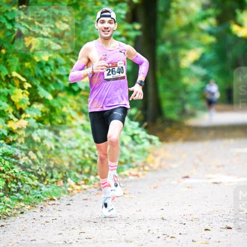 12.10.2025 - Bramfelder Halbmarathon 2025 Dr. Thomas Lammeyer http://msf.ph/oto/9343994 12.10.2025 10:01:55 Laufen 79, 2640 meine-sportfotos.de