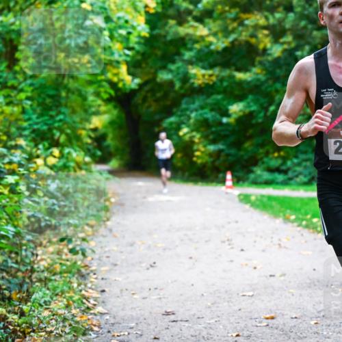 12.10.2025 - Bramfelder Halbmarathon 2025 Dr. Thomas Lammeyer http://msf.ph/oto/9344069 12.10.2025 10:03:10 Laufen 2936 meine-sportfotos.de