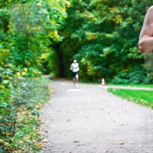 12.10.2025 - Bramfelder Halbmarathon 2025 Dr. Thomas Lammeyer http://msf.ph/oto/9344070 12.10.2025 10:03:10 Laufen 2936 meine-sportfotos.de