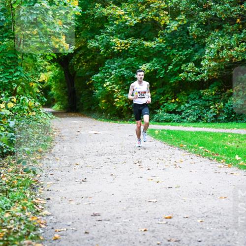 12.10.2025 - Bramfelder Halbmarathon 2025 Dr. Thomas Lammeyer http://msf.ph/oto/9344071 12.10.2025 10:03:12 Laufen 2847 meine-sportfotos.de