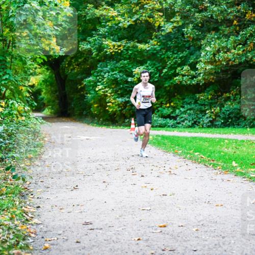 12.10.2025 - Bramfelder Halbmarathon 2025 Dr. Thomas Lammeyer http://msf.ph/oto/9344073 12.10.2025 10:03:13 Laufen 2847 meine-sportfotos.de