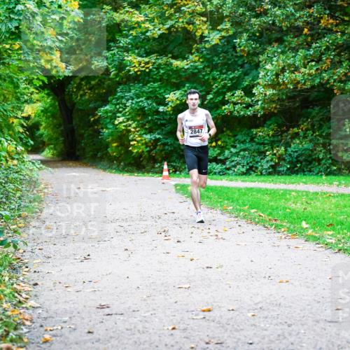 12.10.2025 - Bramfelder Halbmarathon 2025 Dr. Thomas Lammeyer http://msf.ph/oto/9344075 12.10.2025 10:03:13 Laufen 2847 meine-sportfotos.de