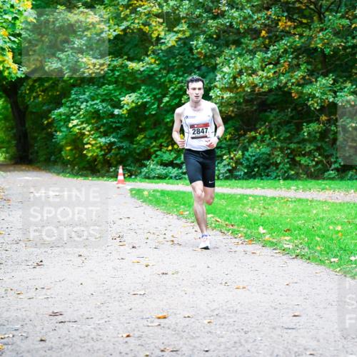 12.10.2025 - Bramfelder Halbmarathon 2025 Dr. Thomas Lammeyer http://msf.ph/oto/9344080 12.10.2025 10:03:14 Laufen 2847 meine-sportfotos.de