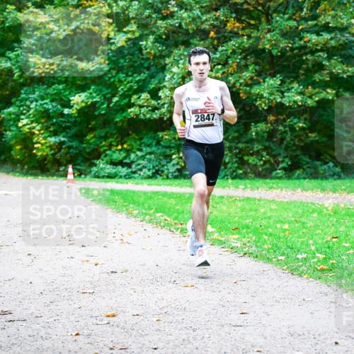 12.10.2025 - Bramfelder Halbmarathon 2025 Dr. Thomas Lammeyer http://msf.ph/oto/9344084 12.10.2025 10:03:14 Laufen 2847 meine-sportfotos.de