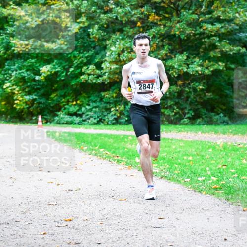 12.10.2025 - Bramfelder Halbmarathon 2025 Dr. Thomas Lammeyer http://msf.ph/oto/9344085 12.10.2025 10:03:14 Laufen 2847 meine-sportfotos.de