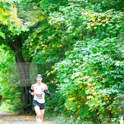 12.10.2025 - Bramfelder Halbmarathon 2025 Dr. Thomas Lammeyer http://msf.ph/oto/9344134 12.10.2025 10:04:50 Laufen 2505 meine-sportfotos.de