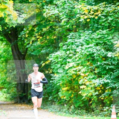 12.10.2025 - Bramfelder Halbmarathon 2025 Dr. Thomas Lammeyer http://msf.ph/oto/9344135 12.10.2025 10:04:50 Laufen 2505 meine-sportfotos.de