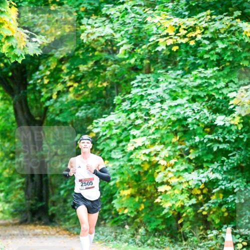 12.10.2025 - Bramfelder Halbmarathon 2025 Dr. Thomas Lammeyer http://msf.ph/oto/9344139 12.10.2025 10:04:51 Laufen 2505 meine-sportfotos.de
