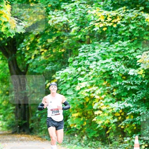 12.10.2025 - Bramfelder Halbmarathon 2025 Dr. Thomas Lammeyer http://msf.ph/oto/9344140 12.10.2025 10:04:51 Laufen 2505 meine-sportfotos.de