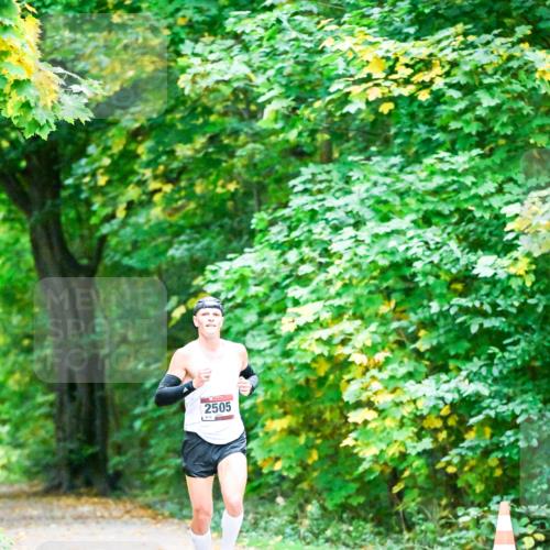12.10.2025 - Bramfelder Halbmarathon 2025 Dr. Thomas Lammeyer http://msf.ph/oto/9344141 12.10.2025 10:04:51 Laufen 2505 meine-sportfotos.de