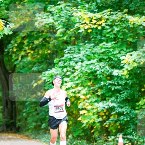 12.10.2025 - Bramfelder Halbmarathon 2025 Dr. Thomas Lammeyer http://msf.ph/oto/9344146 12.10.2025 10:04:52 Laufen 2505, 12 meine-sportfotos.de