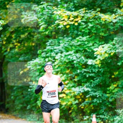 12.10.2025 - Bramfelder Halbmarathon 2025 Dr. Thomas Lammeyer http://msf.ph/oto/9344150 12.10.2025 10:04:52 Laufen 2505 meine-sportfotos.de