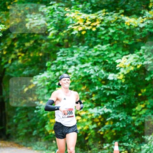 12.10.2025 - Bramfelder Halbmarathon 2025 Dr. Thomas Lammeyer http://msf.ph/oto/9344151 12.10.2025 10:04:53 Laufen 505, 812 meine-sportfotos.de