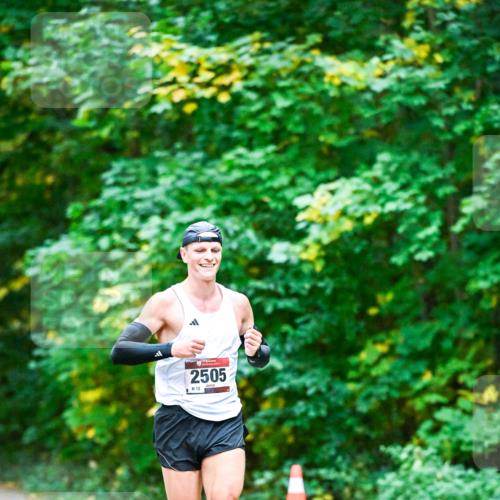 12.10.2025 - Bramfelder Halbmarathon 2025 Dr. Thomas Lammeyer http://msf.ph/oto/9344156 12.10.2025 10:04:53 Laufen 2505, 12 meine-sportfotos.de