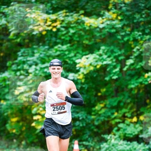 12.10.2025 - Bramfelder Halbmarathon 2025 Dr. Thomas Lammeyer http://msf.ph/oto/9344158 12.10.2025 10:04:53 Laufen 2505, 12 meine-sportfotos.de