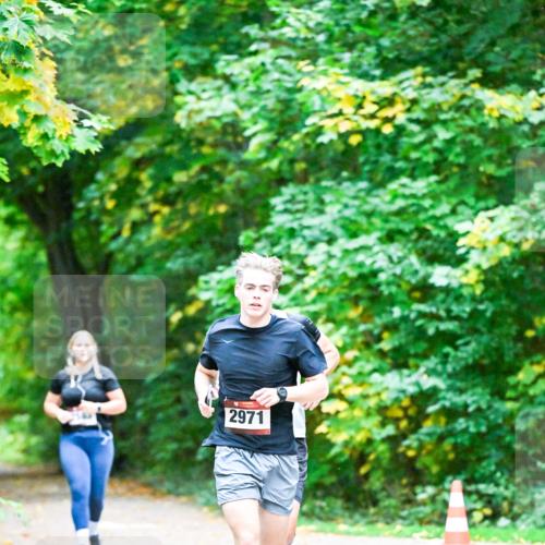 12.10.2025 - Bramfelder Halbmarathon 2025 Dr. Thomas Lammeyer http://msf.ph/oto/9344228 12.10.2025 10:07:15 Laufen 2971 meine-sportfotos.de