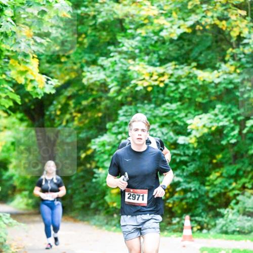 12.10.2025 - Bramfelder Halbmarathon 2025 Dr. Thomas Lammeyer http://msf.ph/oto/9344232 12.10.2025 10:07:15 Laufen 2971 meine-sportfotos.de