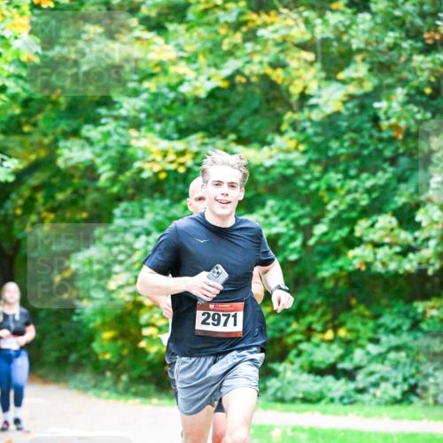 12.10.2025 - Bramfelder Halbmarathon 2025 Dr. Thomas Lammeyer http://msf.ph/oto/9344236 12.10.2025 10:07:16 Laufen 2971 meine-sportfotos.de
