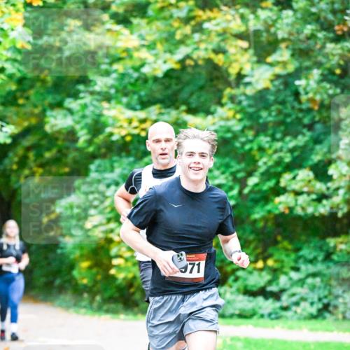 12.10.2025 - Bramfelder Halbmarathon 2025 Dr. Thomas Lammeyer http://msf.ph/oto/9344237 12.10.2025 10:07:16 Laufen 971 meine-sportfotos.de