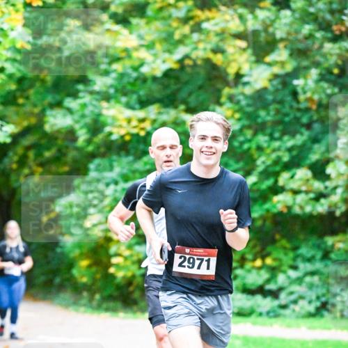 12.10.2025 - Bramfelder Halbmarathon 2025 Dr. Thomas Lammeyer http://msf.ph/oto/9344238 12.10.2025 10:07:17 Laufen 2971 meine-sportfotos.de