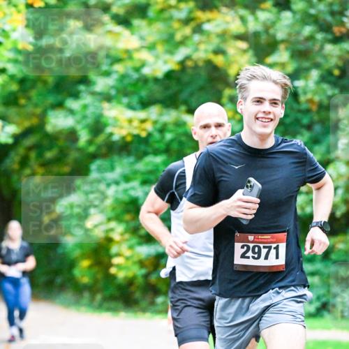12.10.2025 - Bramfelder Halbmarathon 2025 Dr. Thomas Lammeyer http://msf.ph/oto/9344241 12.10.2025 10:07:17 Laufen 34, 2971 meine-sportfotos.de