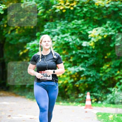 12.10.2025 - Bramfelder Halbmarathon 2025 Dr. Thomas Lammeyer http://msf.ph/oto/9344262 12.10.2025 10:07:22 Laufen 585, 48 meine-sportfotos.de