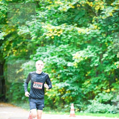 12.10.2025 - Bramfelder Halbmarathon 2025 Dr. Thomas Lammeyer http://msf.ph/oto/9344291 12.10.2025 10:08:10 Laufen 2700 meine-sportfotos.de