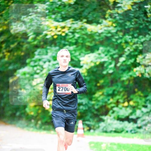 12.10.2025 - Bramfelder Halbmarathon 2025 Dr. Thomas Lammeyer http://msf.ph/oto/9344298 12.10.2025 10:08:11 Laufen 2700 meine-sportfotos.de